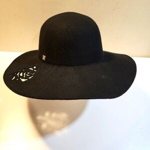 LAUNDRY by Shelly Segal Black Wool  Wide-Brim Hat with Rose Cutout